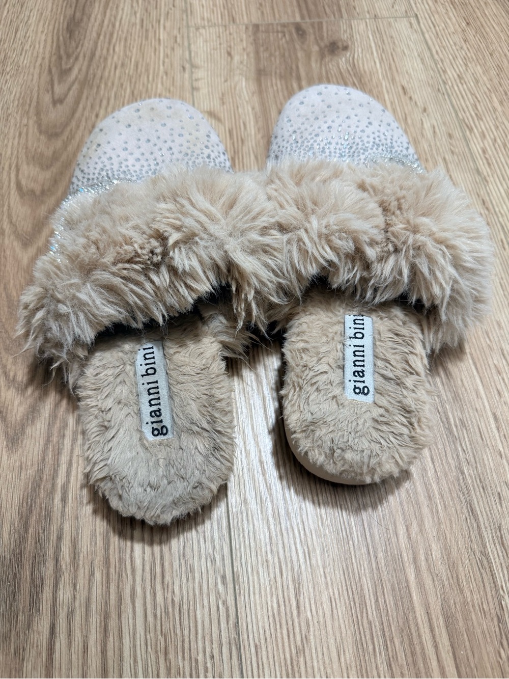 Gianni Bini Cheeky Rhinestone Heart Faux Fur Slippers Women's 7 Beige Silver